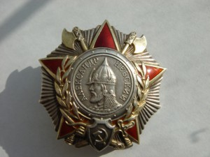 Невский. С пробивкой. Целый. Позолота. Эмаль целая.