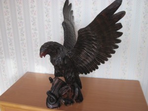 Орёл со змеёй в когтях