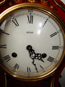 Часы с консолью типа НЕШАТОЛУА.