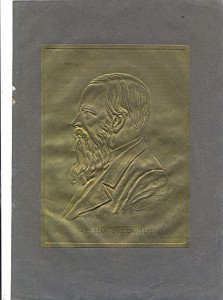 Достоевский - барельеф на золотом фоне