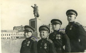 ВОСПТАННИКИ ГОРЬКОВСКОГО СУВОРОВСКОГО УЧИЛИЩА.1944 ГОД.