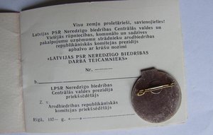 Отличник Общества слепых Латвийской ССР, с документом.