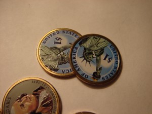 Однодоларовые коллекционные цветные монеты США с президентам