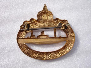 Знак подводника за 1 войну.