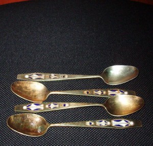 МНОГО СОВЕТСКОГО СЕРЕБРА.