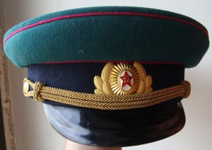 Фуражка пограничника. Малиновый кант.