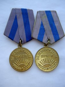 ДВЕ КРАСИВЫХ РАЗЛИЧНЫХ ПРАГИ В СОХРАНЕ ФИКСИРОВАННО.