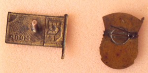 знак ВЛКСМ и МОПР