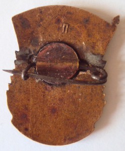 знак ВЛКСМ и МОПР