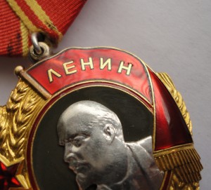 Два морских ремня с подвесами.