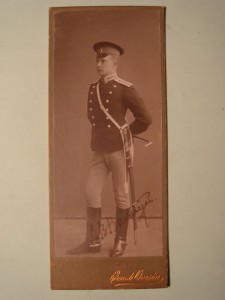 Военный с саблей