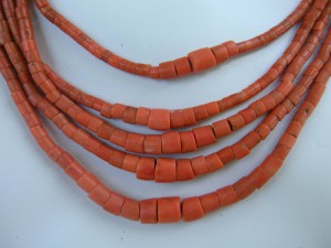 Коралловые бусы.