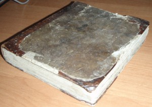 Старинная рукаписная книга.