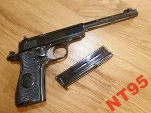 Несколько малокалиберных пистолетов (Star, MAB, etc)