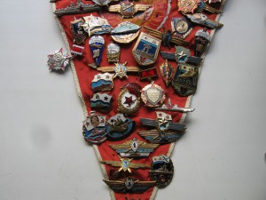 набор значков....не счетал