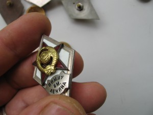 набор значков....не счетал