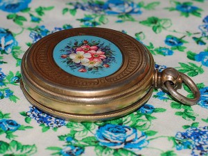 Часы с эмалевым рисунком