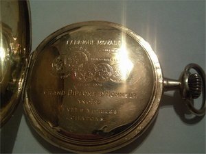 Золотые часы  MOVADO surete
