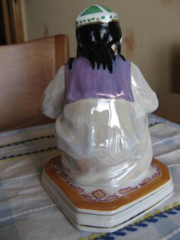 Узбечка наливающия чай.