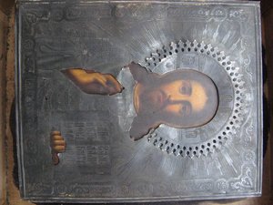 Икона в серебряном окладе.