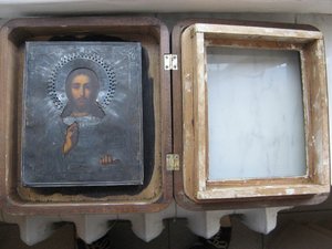 Икона в серебряном окладе.