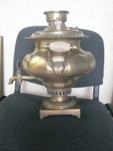 Красивая, большая фарфоровая лампада.