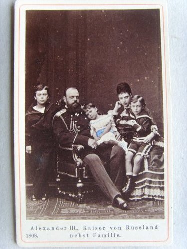 Александр III с семьёй