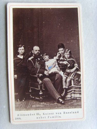 Александр III с семьёй