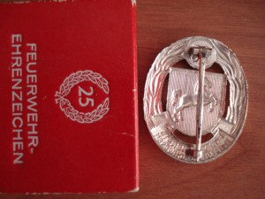 Красивый знак ГДР 25 лет выслуги