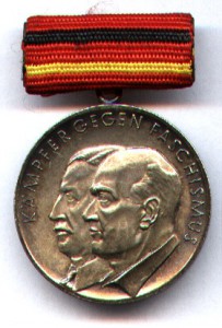 ГДР - медаль  Борцу с фашизмом  1933-45 (1958 г.)