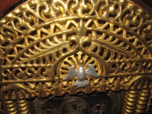 икона в красивой киоте
