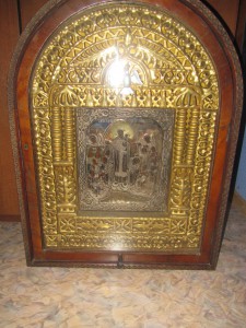 икона в красивой киоте