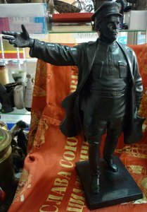 Киров С.М. в полный рост. Большой. Касли. Чугун.