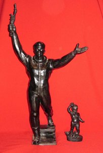 Юрий Гагарин ОГРОМНАЯ СКУЛЬПТУРА 1976 год КАСЛИ высота 60 см