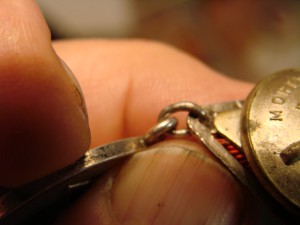 Треуголка Т.Д.№33775 на доке,всё в люксе диаметр35,35мм Моне