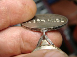 Треуголка Т.Д.№33775 на доке,всё в люксе диаметр35,35мм Моне
