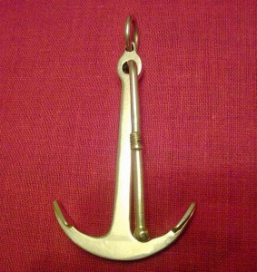 Адмиралтейский якорь в золоте.