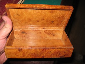 Шкатулка из карельской березы
