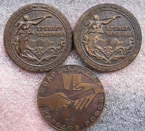Настольные медали: тренеру чемпиона ...