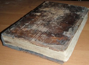 Книга церковная большая.