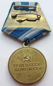 Женщина кормящая ребенка ГАРДНЕР
