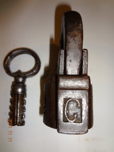 Замок  навесной 1881 года.
