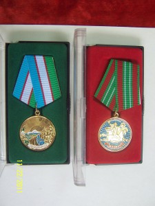 Две узбекские медали в родных коробках.