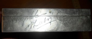 Сигаретница серебро 800 пр с подписями.
