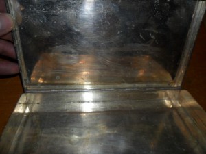 Сигаретница серебро 800 пр с подписями.