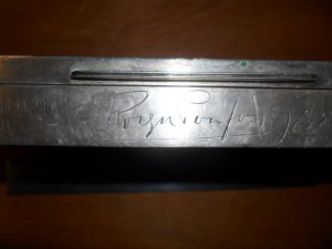 Сигаретница серебро 800 пр с подписями.