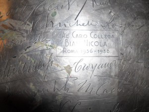 Сигаретница серебро 800 пр с подписями.
