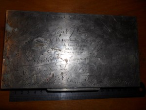 Сигаретница серебро 800 пр с подписями.