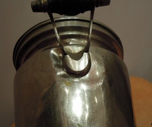 Самовар - эгоист, рюмка.