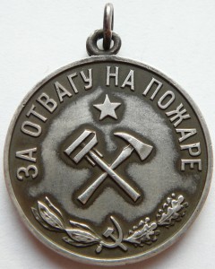 Знак в серебре.